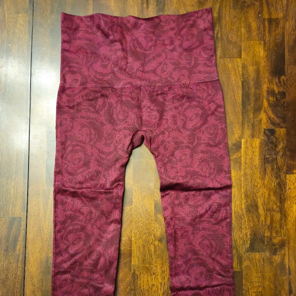 NWT Spanx Cropped Lamn Leggins Garnet Rose Women's 1X